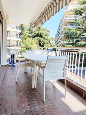 One bedroom flat with terrace, 250m from the beach and La Croisette, Behind the Martinez Hotel